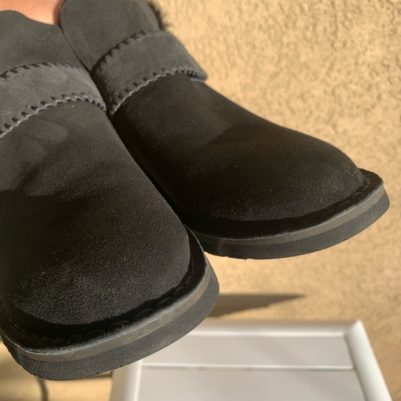 NWOT UGG black suede shearling ankle boots size 6.5 - Picture 8 of 14
